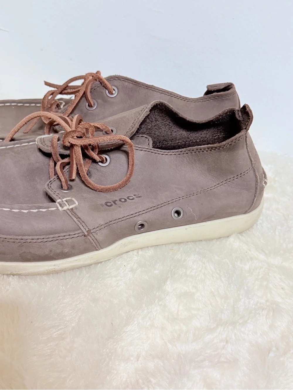 CROCS Men’s Brown Leather Boat Shoes with White Sole Size 11